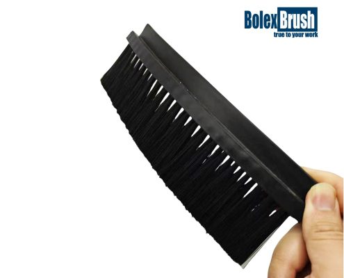 Flexible strip brushes
